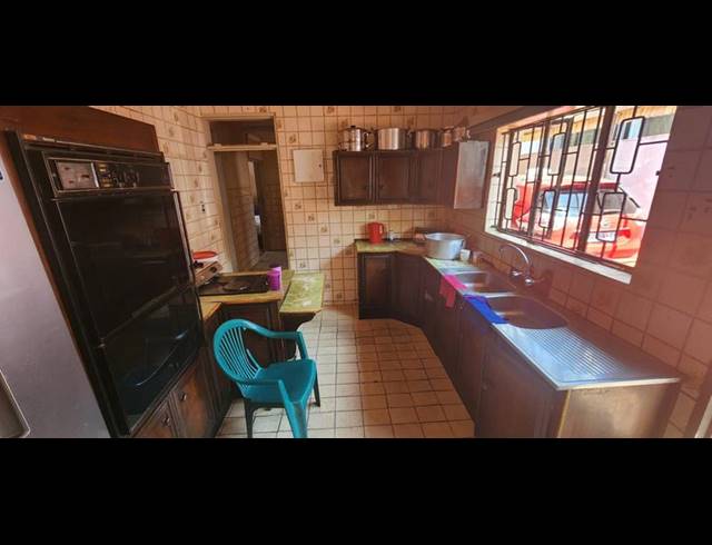 2 BEDROOM HOUSE FOR SALE IN MOROKA